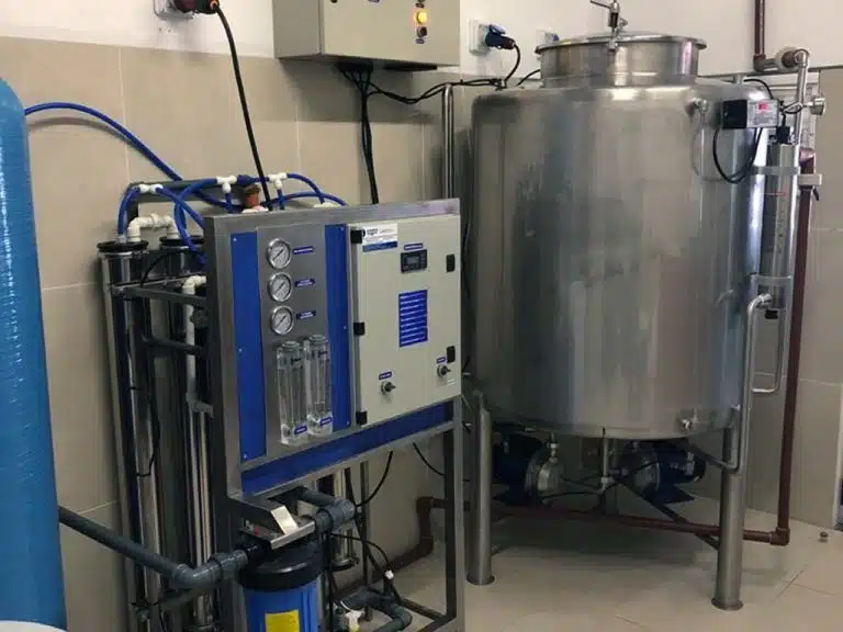 Ozonizador de Agua OSMOVIC usado en Hemodiálisis