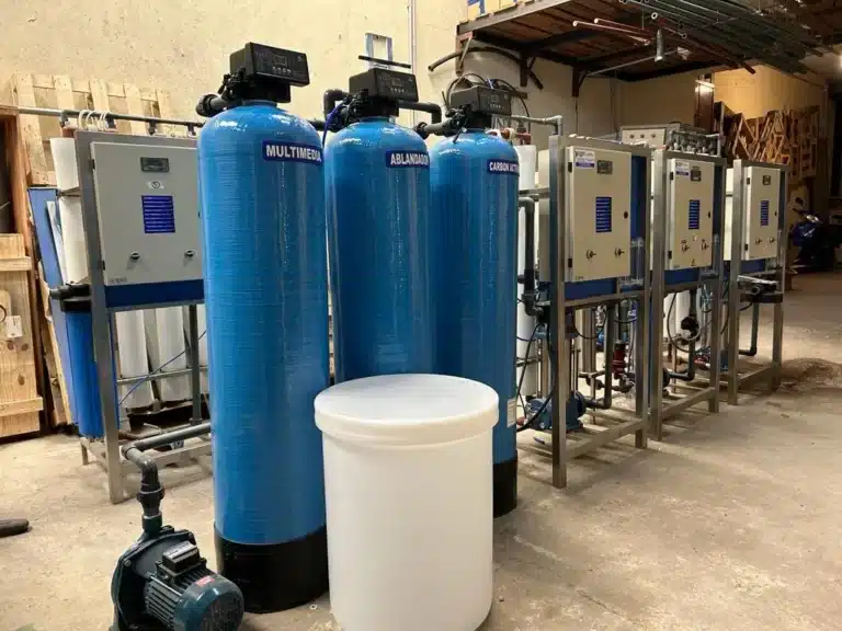 Equipos de osmosis inversa industrial, ablandadores y filtros que fabrica y vende OSMOVIC para toda Argentina